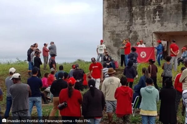 Mst Carnaval Vermelho Invade Fazendas Em Meio