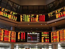 Bolsa renova record enquanto dólar continua em queda