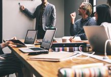 Confiança dos empresários no Brasil tem forte queda pelo terceiro mês consecutivo Brasil é primeiro em cobrança de impostos de empresas no mundo