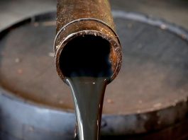 Petróleo tem quinta alta consecutiva desde julho e sobe 20%