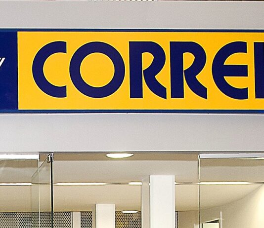 Correios na gestão Lula demitem 10 mil funcionários, 700 agências são fechadas e corre contra o tempo buscando empréstimo bilionário para não entrar para o rombo do ano Frota de motos dos correios é renovada