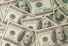 Dólar sobe mais de 1% em um dia com desconfiança de investidores Brasil tem recorde de entrada de dólares segundo BC