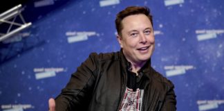 Elon Musk tem pacote salarial bilionário aprovado por acionistas com base em seus resultados Elon Musk tenta negociar Tesla com Apple