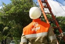 Light em queda JPMorgam não acredita em recuperação judicial. Sicupira também é acionista Light fará oferta de ações R$ 3 bilhões além de Cemig planejar a venda de porção