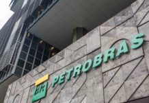 Petrobras reafirma compromisso de desinvestimento Conselheiros da Petrobras decidem deixar seus cargos