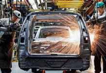 Montadoras reduzem previsão de vendas de carros no país. Argentinos com poder de compra elevado vão ajudar o Brasil Montadoras decidem suspender atividades devido a riscos na produção