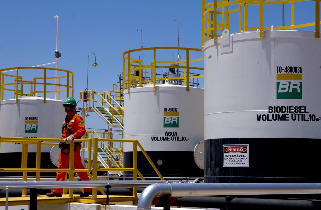 Petrobras supera os 2500% pede demissao