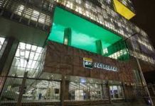 Sindicato de trabalhadores da Petrobras anuncia greve de 24 horas Petrobras recebe quase 3 bilhões de dólares de parceira chinesa. O comunicado foi dado ao mercado através de fatos relevantes. A Petrobras (PETR4) recebeu nesta terça-feira, 24, o pagamento à vista de 2,9 bilhões de dólares referente às obrigações das parceiras chinesas CNODC e CNOOC