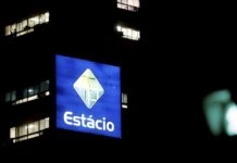 Crise financeira no Brasil tem feito jovens adiarem ou desistirem de curso superior. Empresas de graduação listadas na B3 podem sofrer com demanda fraca Prejuízo da Yduqs aumenta