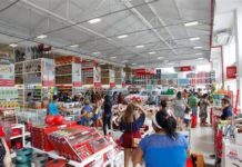 Varejo brasileiro reporta queda nas vendas de quase 2% varejistas perspectivas
