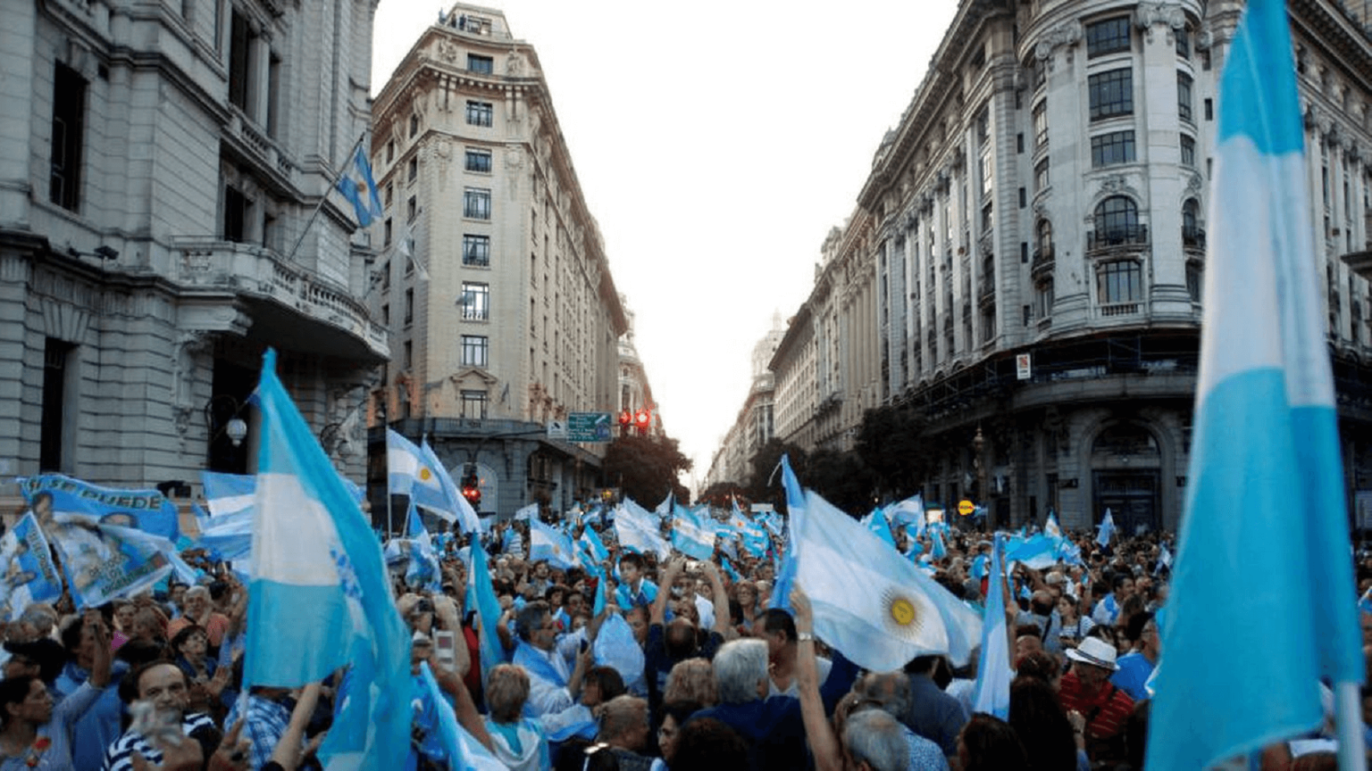 Argentina tem inflação de quase 80% e população sofre