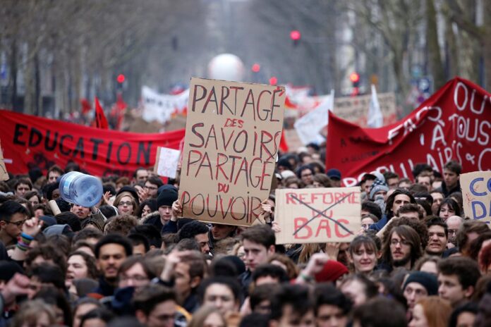 França tem nova greve popular contra