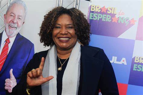 Ministra da Cultura de Lula tem débito milionário