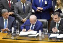 Fundão Eleitoral é disputa entre Pacheco e Lira Para votar em Pacheco e Lira onze Ministros de Lula vão se licenciar. Eleições para o comando do Senado e da Câmara acontecem nesta quarta (1º); orientação é para que todos os ministros parlamentares retomem mandatos, diz Alexandre Padilha.