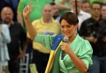 Michelle Bolsonaro é aguardada na Avenida Paulista pelo respeito a Constituição e anistia aos presos políticos. Bolsonaro está impedido de participar do evento Pesquisa aponta Michelle Bolsonaro com segunda mulher mais admirada