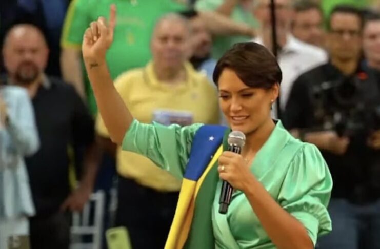 Pesquisa aponta Michelle Bolsonaro com segunda mulher mais admirada
