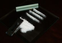 Justiça fragiliza o enfrentamento ao narcotráfico e crime organizado ao soltar piloto de avião preso em flagrante com quase meia tonelada de cocaína, afirma Estadão