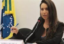 Juíza é aposentada compulsoriamente por criticar o STF juiza ludmila