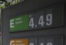 Preço da gasolina já supera R$6,00 em algumas localidades gasolina