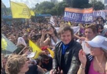 Argentina para reduzir gastos públicos anuncia venda de carros e aviões da frota presidencial