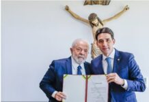 Ministério do governo Lula contrata agência ligada a figuras do Mensalão e recebe serviço em redes pessoais, afirma Folha