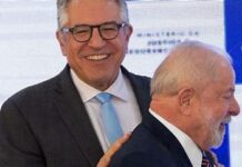 Governo Lula cria falsa necessidade de importação de arroz para vender produto com embalagem com propaganda própria