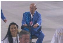 Presidente da Câmara desfila e confraterniza com contraventor na Beija -Flor. Maceió mandou R$ 8 milhões de dinheiro da população para a escola de samba