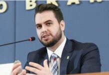 “Moraes usa recursos medievais e cria armadilhas para ex-assessor de Bolsonaro, dificultando que o mesmo participe de seu próprio julgamento”, aponta especialista