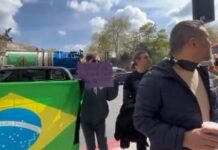 Moraes é alvo de protesto em Londres contra a censura imposta no Brasil protesto contra moraes e a censura em londres