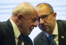 Ministro da CGU em seu expediente atendeu empresas clientes de seu escritório particular. O ministro é responsável por combater desvios éticos nas políticas públicas financiadas com recursos federais