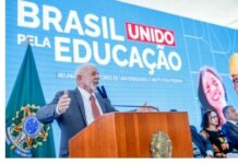 “Ministério da Educação divulga métricas criativas e relatórios autoelogiativos, longe da realidade das escolas brasileiras”, denuncia Estadão