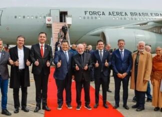 Presidente Lula e uma fração de sua comitiva