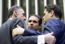 Motta ignora vontade popular e maioria do Câmara para pautar a votação da Anistia, evidenciando interesses político