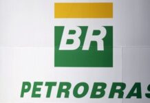 Após divulgação de estratégia arriscada e ultrapassada da Petrobras ações caem mais de 2%