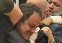 Glauber Braga cria tumulto e quebra quebra na Câmara dos Deputados e é retirado por policiais