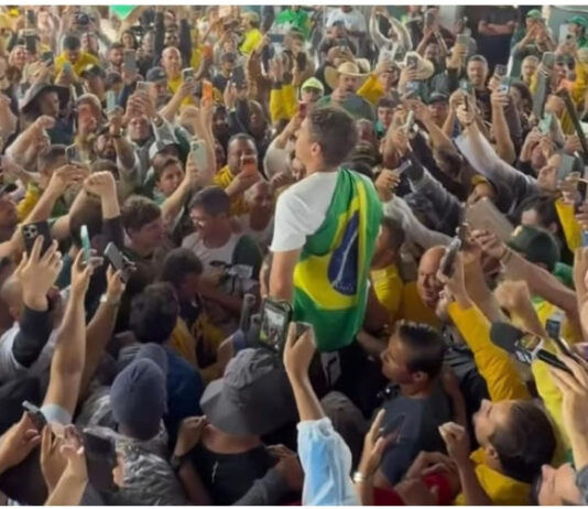 Brasileiros se unem a Nikolas Ferreira para encontro em Brasília pela justiça e liberdade. “Nossa bandeira jamais será vermelha”