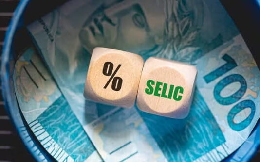 Banco Central mantém juros no maior nível desde 2006 Selic os juros. Imagem: Investidores Brasil