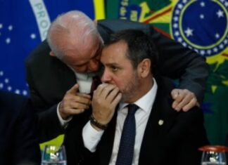 Chefe da PF viaja com Lula à Ásia, Diretor da PF em meio a críticas do STF