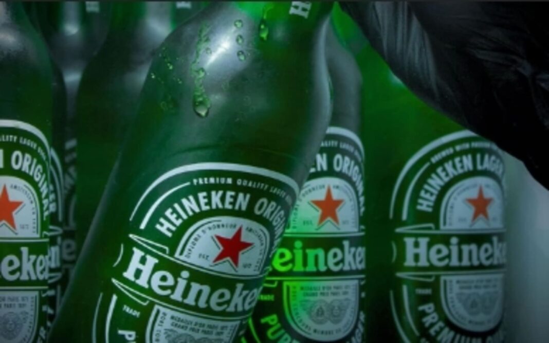 Heineken cerveja. Heineken anuncia corte de até 6.000 empregos diante da queda global na demanda por cerveja
