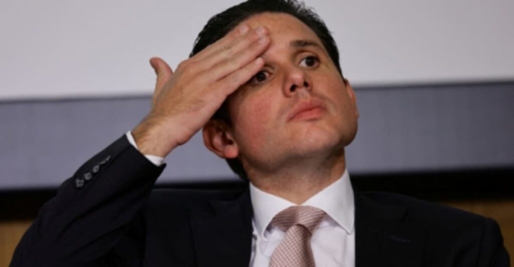 Renan Calheiros liga Hugo Motta ao Banco Master através de emenda sancionada por Lula. Amplia pressão sobre relação entre política e sistema financeiro 1 Hugo Motta
