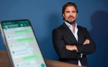 banco master, VORCARO e celular com documento do tcu e mensagem