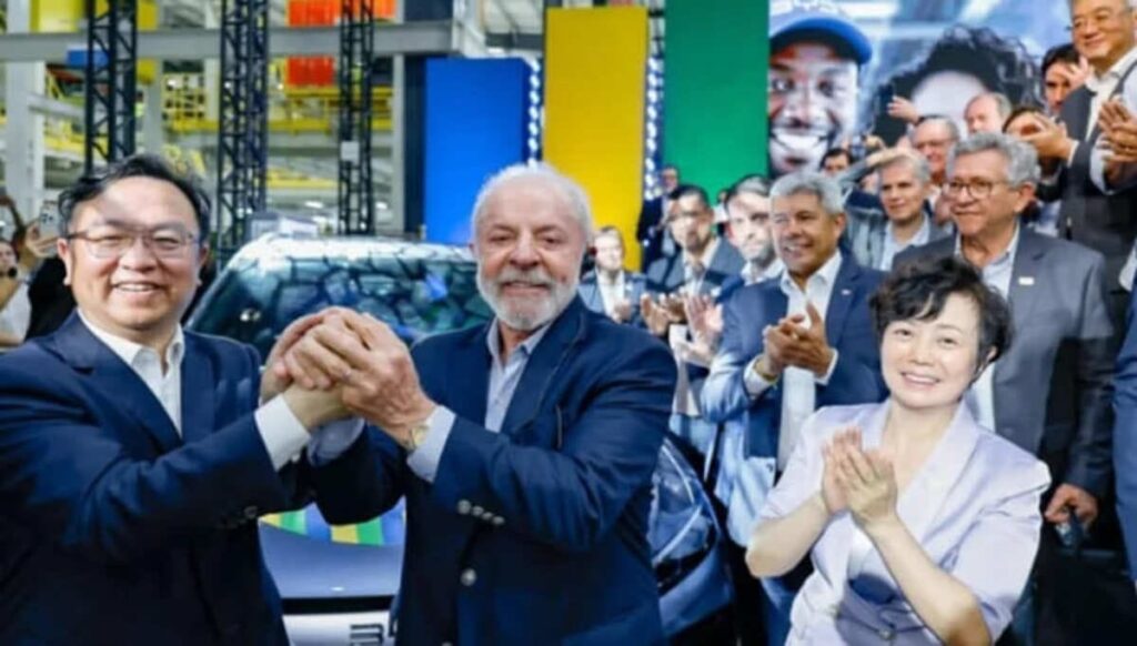 Governo Lula ignora união da CUT e Anfavea contra importação chinesa e mantém benefício à BYD; decisão coloca em risco R$ 140 bilhões em investimentos da indústria automotiva nacional 1 BYD, LULA, china